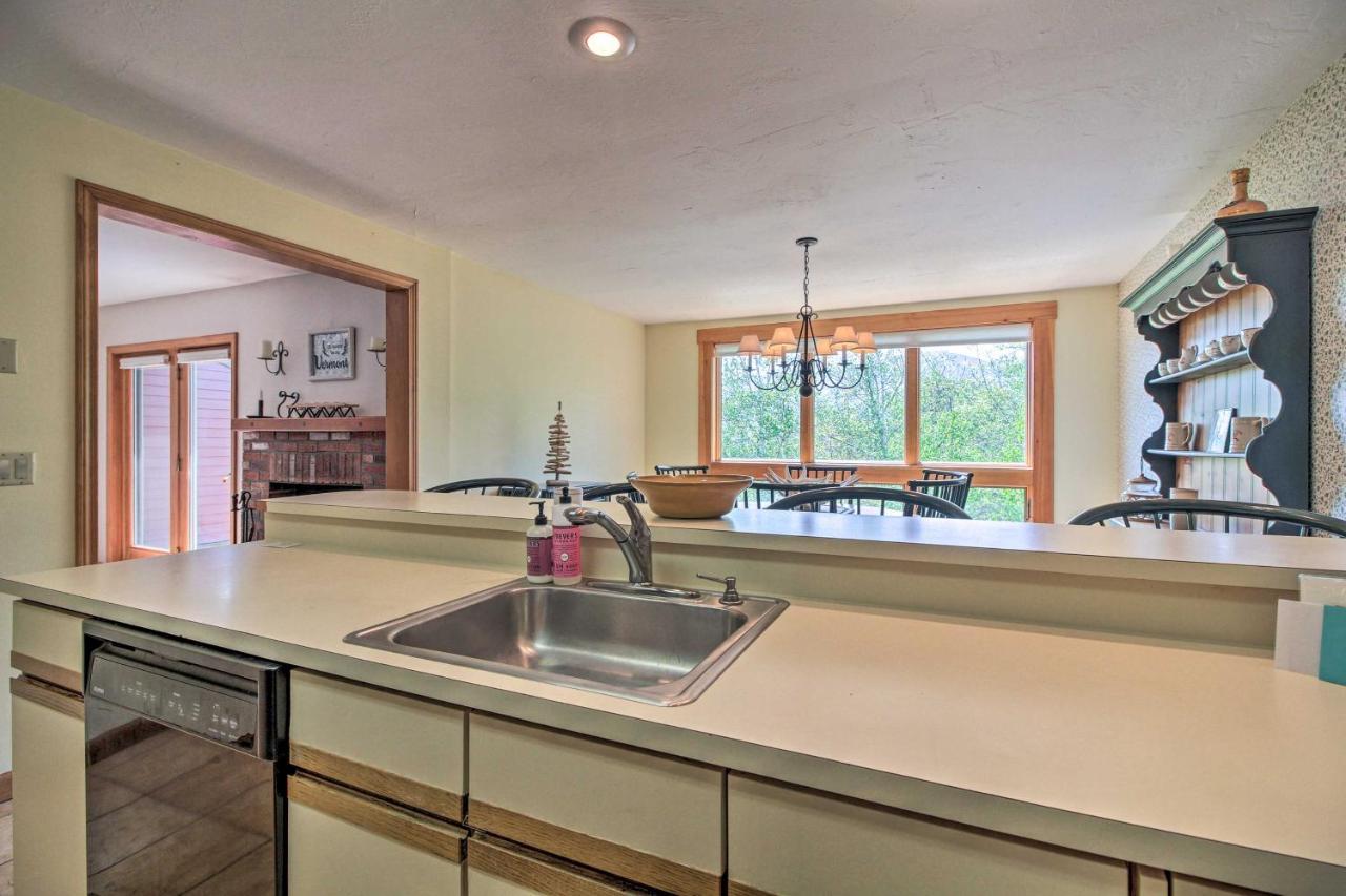 Timber Creek Townhome With 2 Decks And Mtn Views! West Dover Buitenkant foto
